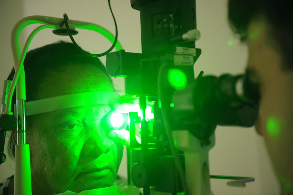 Retinal laser photocoagulation_1